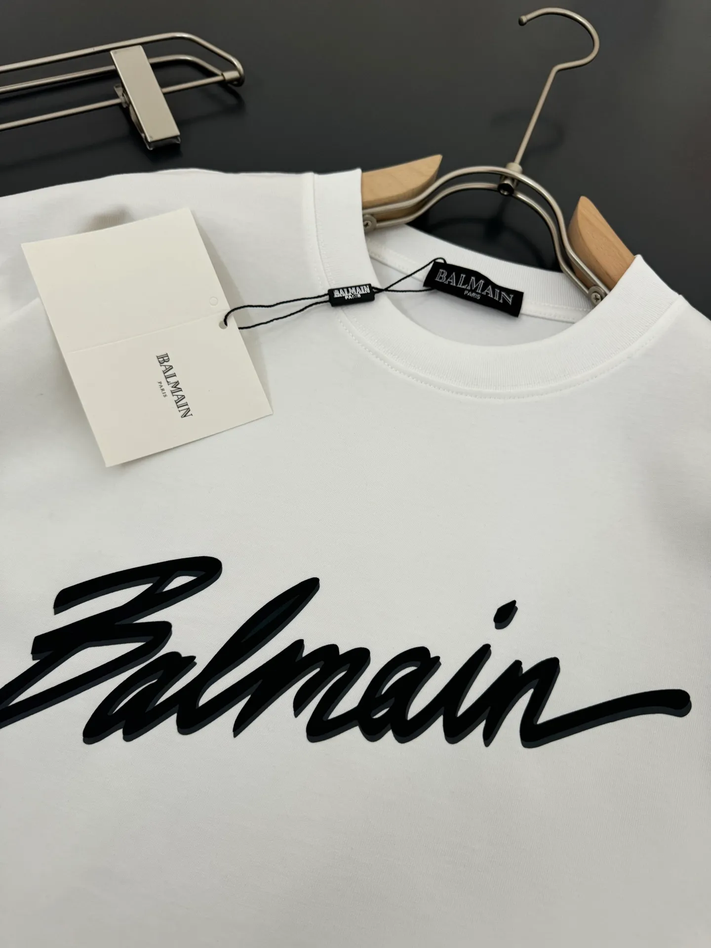 Balmain Balmain g-gram heavy cotton T-shirt, thick Breathable loose fit, printed logo design, spring and summer New Arrival round neck fashionable short-sleeved T-shirt, comfortable against the skin, durable and easy to wear, meticulous original craftsmanship, a must-have for casual Versatile Color: Black White Sizes: S M L XL XXL